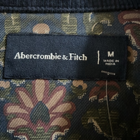 Abercrombie & Fitch, Medium - Picture 2 of 6